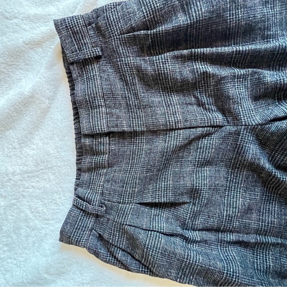 Zara Checked Darted Trousers Size S
Preowned/no flaws
Style 2761/254/802 - Picture 7 of 10